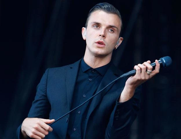 Theo Hutchcraft (Hurts): Zamiast chusteczek używa banknotów fot. Simone Joyner