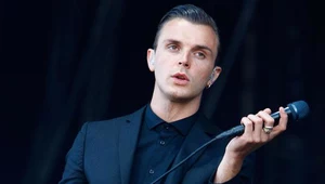 Theo Hutchcraft (Hurts): Zamiast chusteczek używa banknotów fot. Simone Joyner