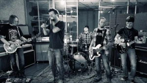 "Drugs For Your Broken Heart" to druga płyta grupy Rusty Cage