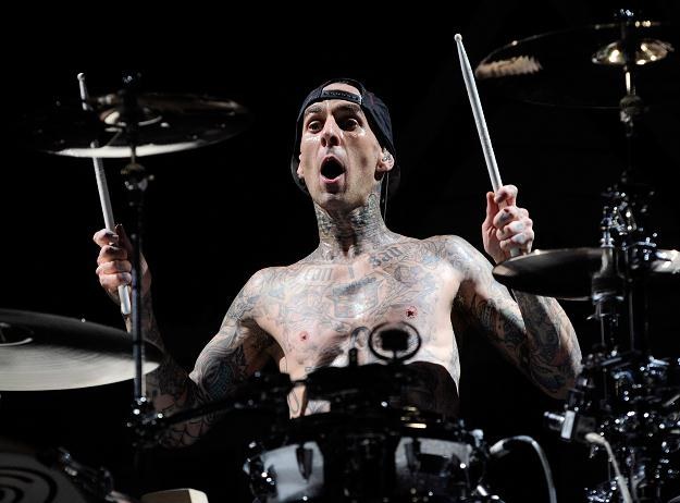 Travis Barker nie jest w stanie wsiąść do samolotu fot. Ethan Miller