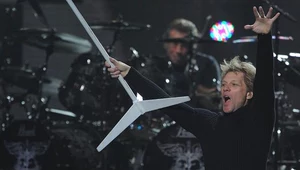 Jon Bon Jovi na scenie dwoi się i troi - fot. Larry Busacca