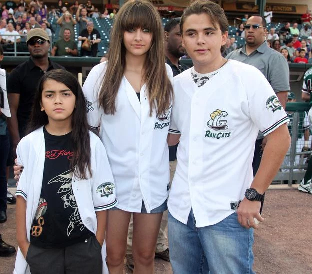 Blanket, Paris i Prince Michael na meczu baseballu