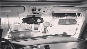 Rihanna stoi w korku