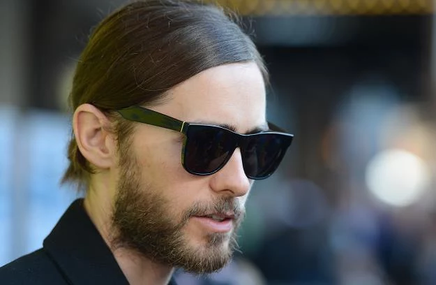 Jared Leto (30 Seconds To Mars) otrzymuje specyficzne prezenty fot. Michael Buckner