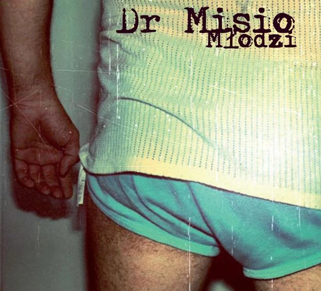 Błękitne majtki na okładce albumu "Młodzi" Błękitne majtki na okładce albumu "Młodzi"