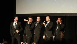 NKOTB z Jonathanem Knightem (pierwszy z lewej) fot. Paul Marotta