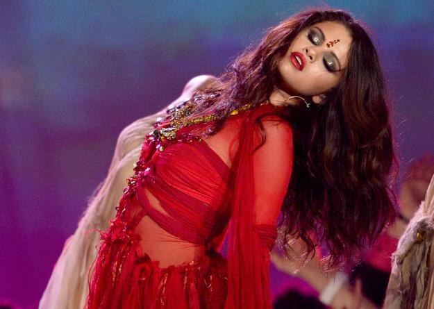 Selena Gomez podczas występu na gali MTV - fot. Kevork Djansezian