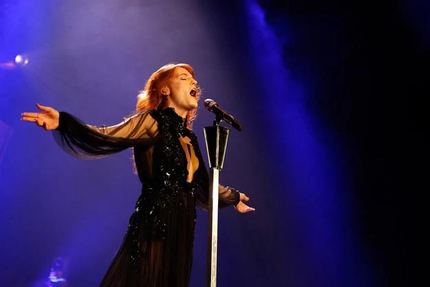 Florence Welch znów pokazała wielką moc swojego głosu - fot. Simone Joyner