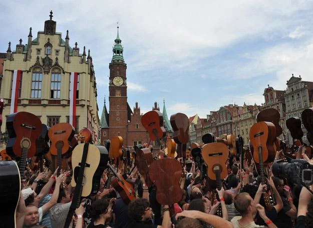 W 2012 roku Gitarowy Rekord Guinessa we Wrocławiu pobiło 7273 muzyków - fot. Nikodem Jacuk