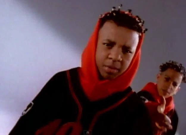 Chris "Mac Daddy" Kelly w teledysku "Jump" Kris Kross Chris "Mac Daddy" Kelly w teledysku "Jump" Kris Kross