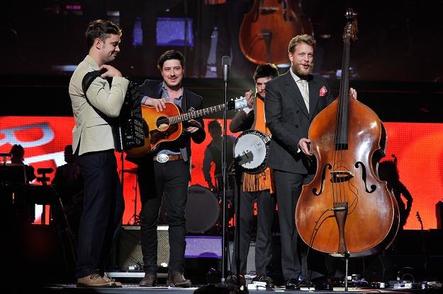 Mumford & Sons: Ted Dwane (z prawej) czuje się lepiej fot. Larry Busacca