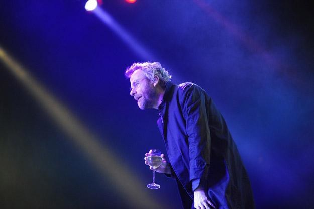 Matt Berninger raczył się w Gdyni winkiem... - fot. Paweł Skraba