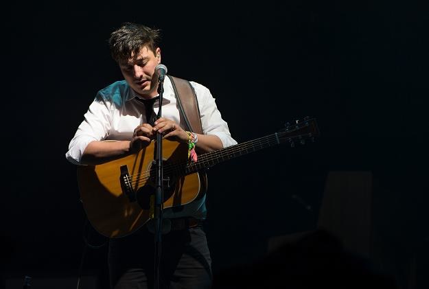 Marcus Mumford (Mumford & Sons) podczas występu na Glastonbury fot.Ian Gavan