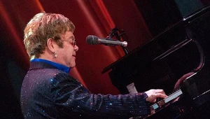 Elton John cierpi na zapalenie wyrostka robaczkowego fot. D Dipasupil