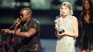 2009: Kanye West upokarza Taylor Swift na oczach całego świata (fot. Christopher Polk)