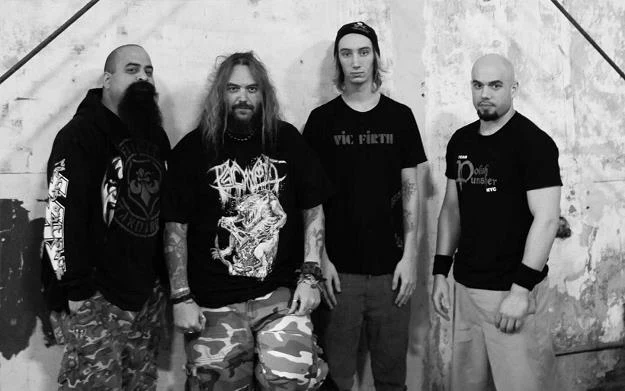 Soulfly w pełnym składzie - Max Cavalera z synem w środku