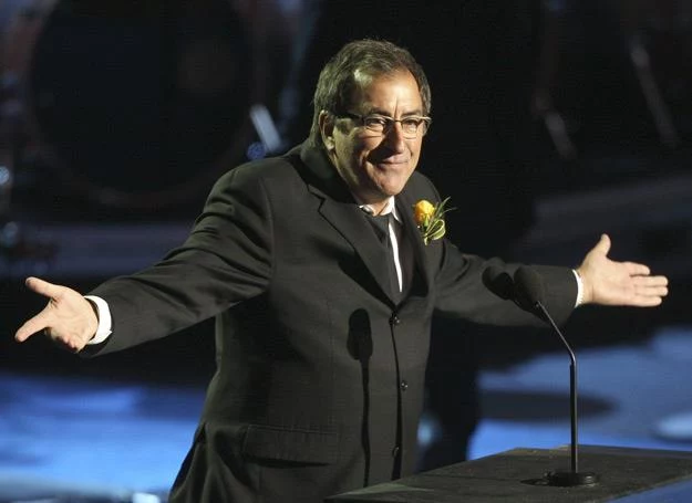 Kenny Ortega podczas ceremonii pożegnania Michaela Jacksona w 2009 roku - fot. Pool