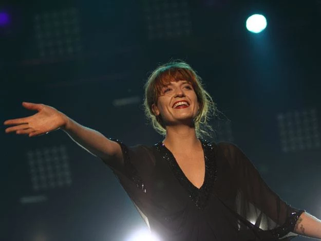 Szczęśliwa Florence Welch podczas koncertu w Krakowie