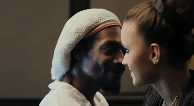 Snoop Lion i Iza Lach na planie klipu "No Ordinary Affair"