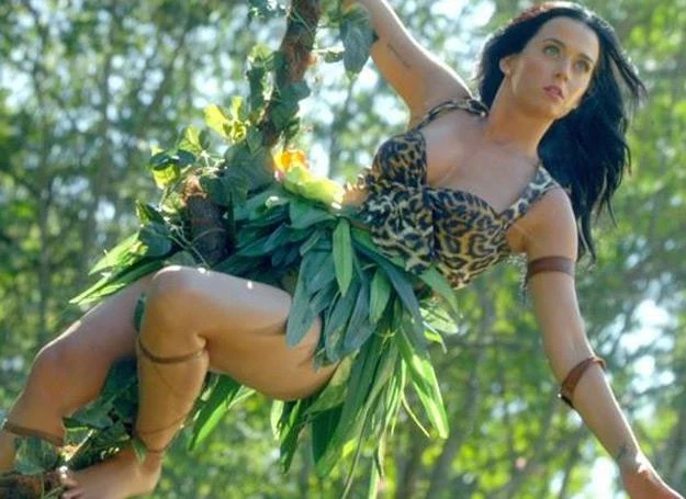 "Królowa dżungli" Katy Perry w teledysku "Roar"