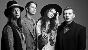 Czarno-biały múm - fot. Baldur Kristjansson