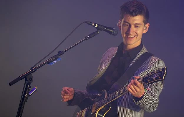 Alex Turner i Arctic Monkeys triumfują fot. Matt Cardy