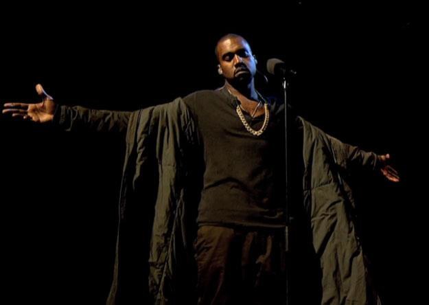 Kanye West w "Later With Jools Holland" czeka na wyprasowanie dywanu