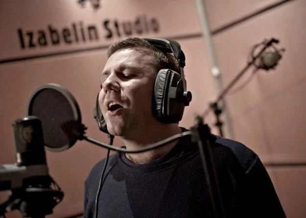 Adam Doliński podczas pracy w studiu Adam Doliński podczas pracy w studiu