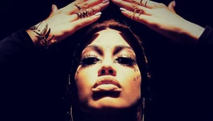Patricia Kazadi promuje teledysk "Shake The World"
