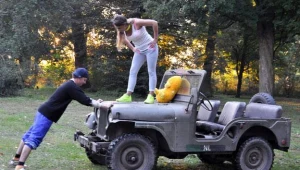 Kadr z teledysku "Do ciebie po fali" Two Boys