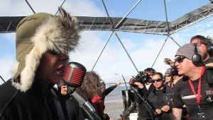 James Hetfield (Metallica) w otoczeniu fanów