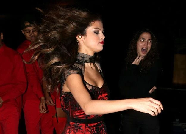 Zdenerwowana Selena Gomez podczas koncertu "Jingle Ball" fot. Christopher Polk