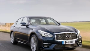 Infiniti Q70 po delikatnym liftingu