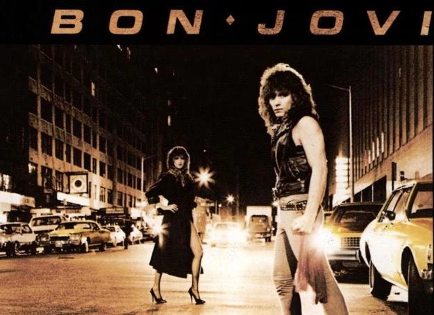 Jon Bon Jovi na okładce debiutanckiej płyty swojego zespołu Jon Bon Jovi na okładce debiutanckiej płyty swojego zespołu