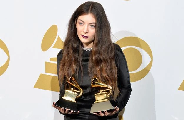 Lorde z dwiema statuetkami Grammy (fot. Frazer Harrison)