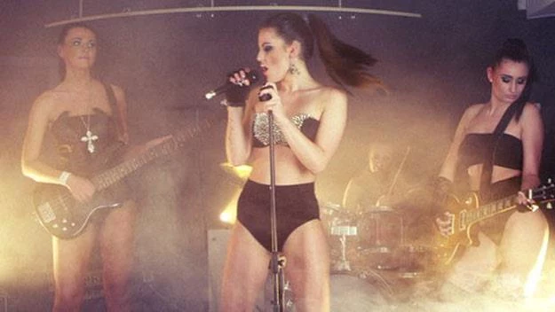 Patty w teledysku "Zabiłeś tę miłość" Patty w teledysku "Zabiłeś tę miłość"