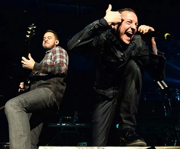 Mike Shinoda i Chester Bennington - dwa filary Linkin Park (fot. Ethan Miller)