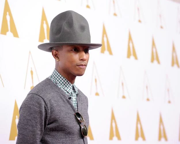 Pharrell Williams i jego niesamowity kapelusz (fot. Kevin Winter)