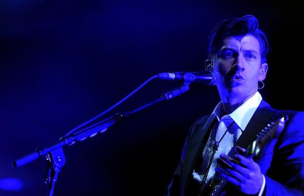 Alex Turner z Arctic Monkeys (fot. Kevin Winter)