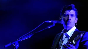 Alex Turner z Arctic Monkeys (fot. Kevin Winter)