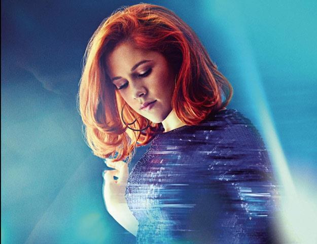 Katy B na okładce albumu "Little Red"