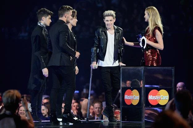 One Direction na Brit Awards. Zaraz, zaraz... kogoś tu brakuje (fot. Ian Gavan)