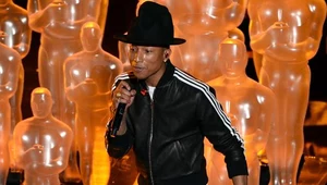 Pharrell Williams na Oscarach pojawił się w czarnym kapeluszu - fot. Kevin Winter