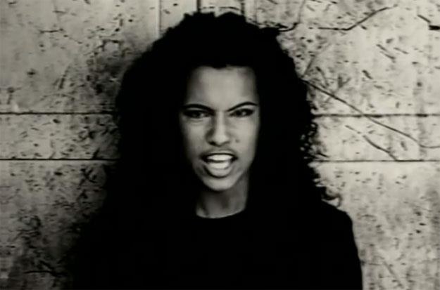 Neneh Cherry w klipie "7 Seconds"