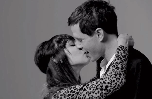 Klatka z hitu internetu "First Kiss" Klatka z hitu internetu "First Kiss"