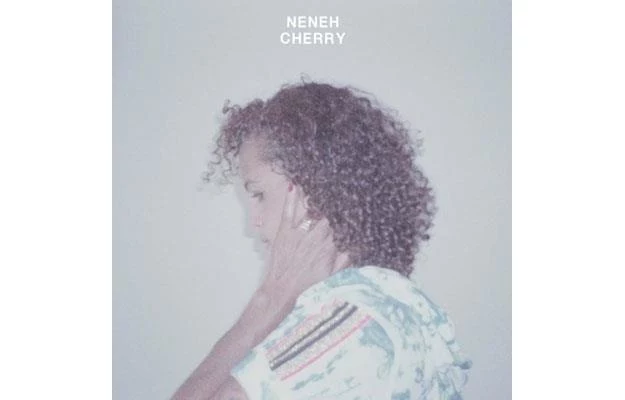 50-letnia Neneh Cherry ciągle jest niespokojnym duchem