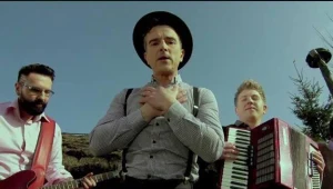 Loka na planie teledysku "D.N.A."