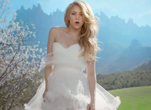 Shakira w sukni ślubnej w teledysku "Empire" Shakira w sukni ślubnej w teledysku "Empire"