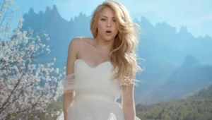 Shakira w sukni ślubnej w teledysku "Empire"