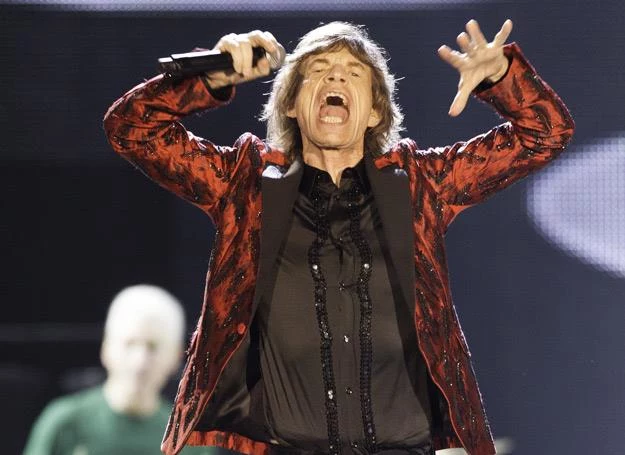 Mick Jagger (The Rolling Stones) na scenie - fot. Neville Hopwood